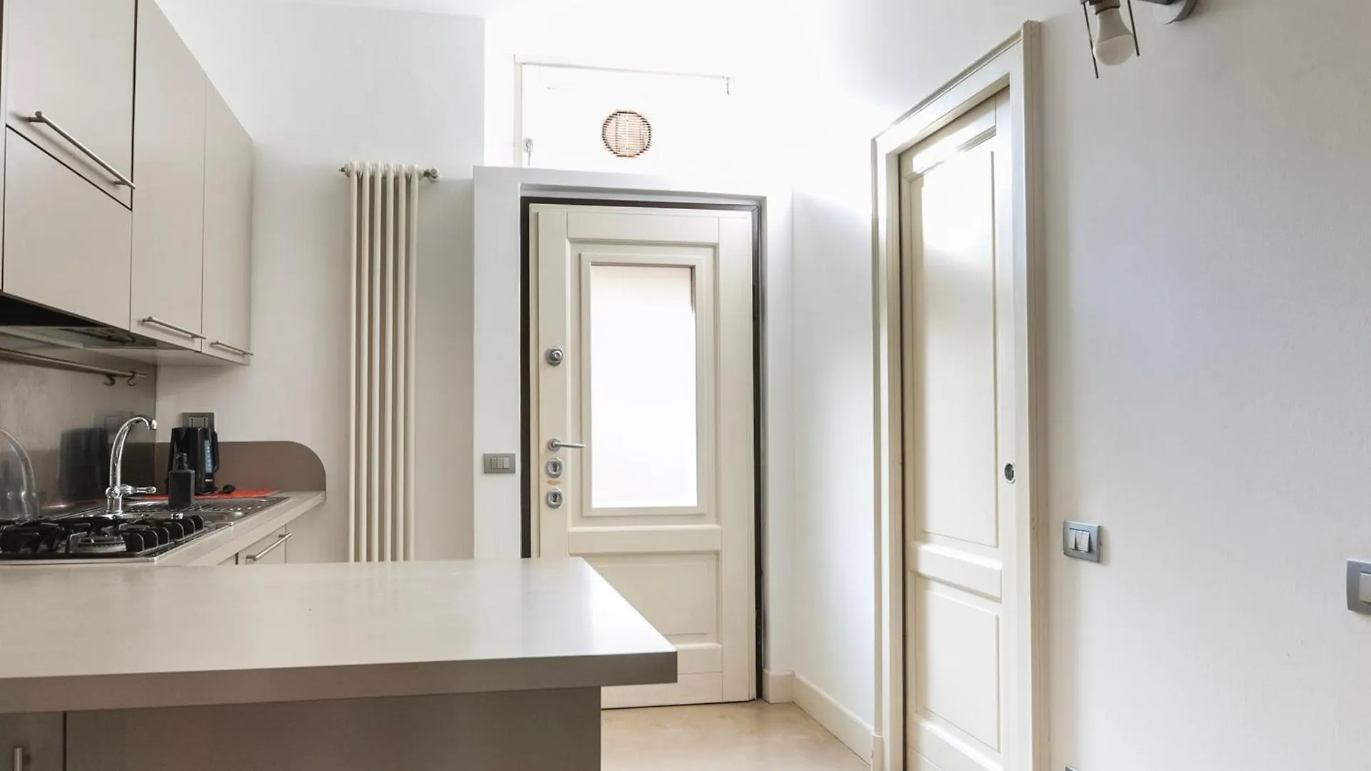 Youhosty - Navigli View Apartment Милан