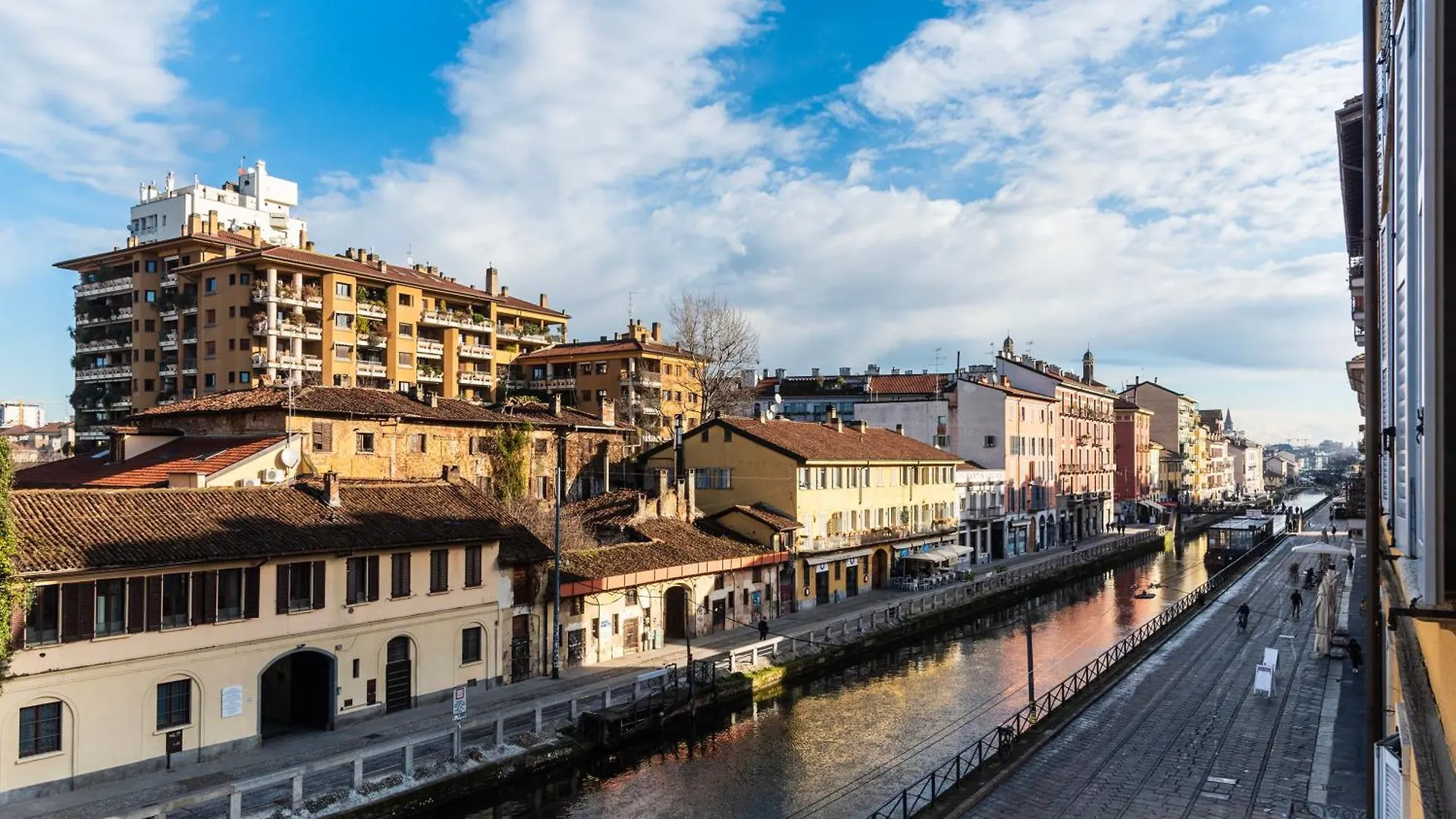 Youhosty - Navigli View Apartment Милан