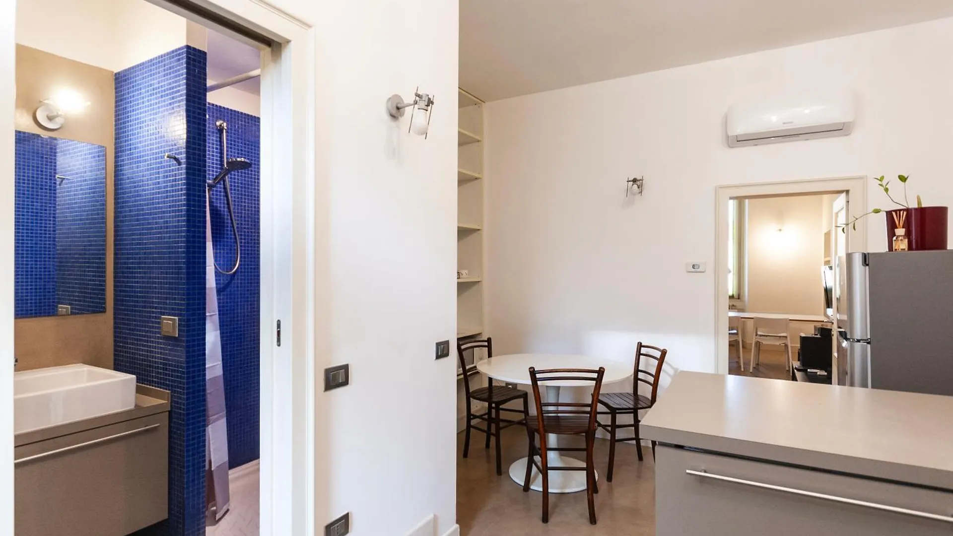 Youhosty - Navigli View Apartment Милан