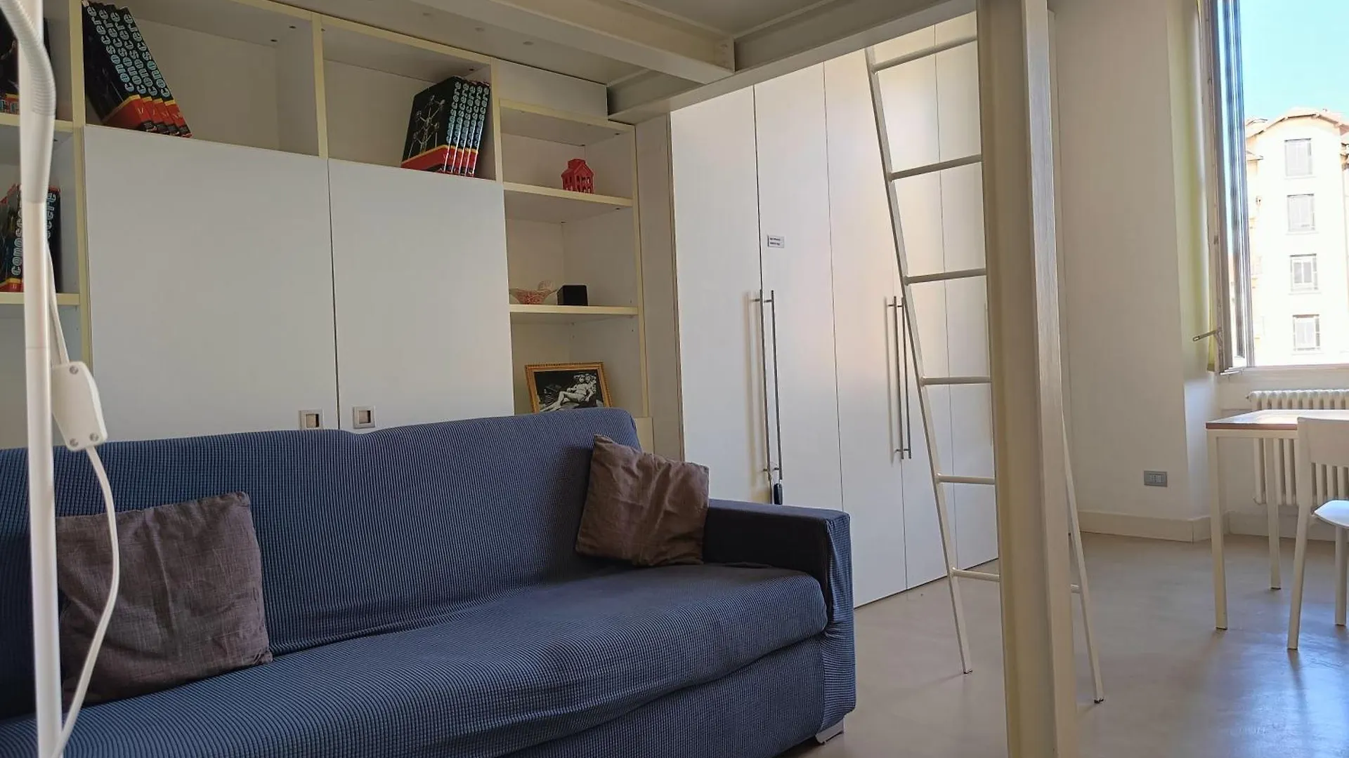 Youhosty - Navigli View Apartment Милан Италия
